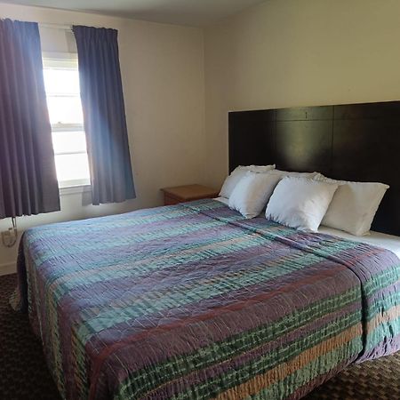 Town & Country Inn 锡康克 外观 照片