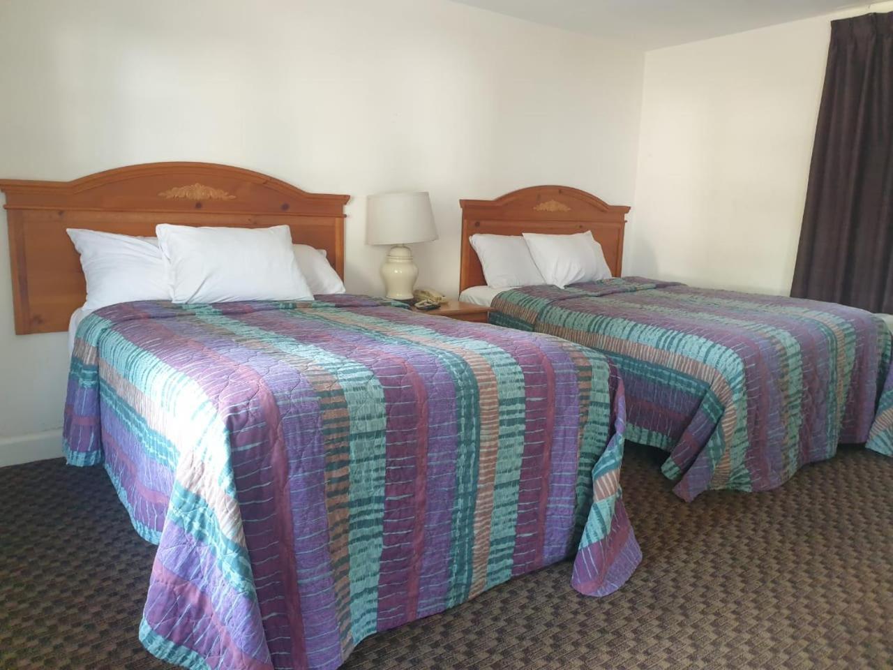 Town & Country Inn 锡康克 外观 照片