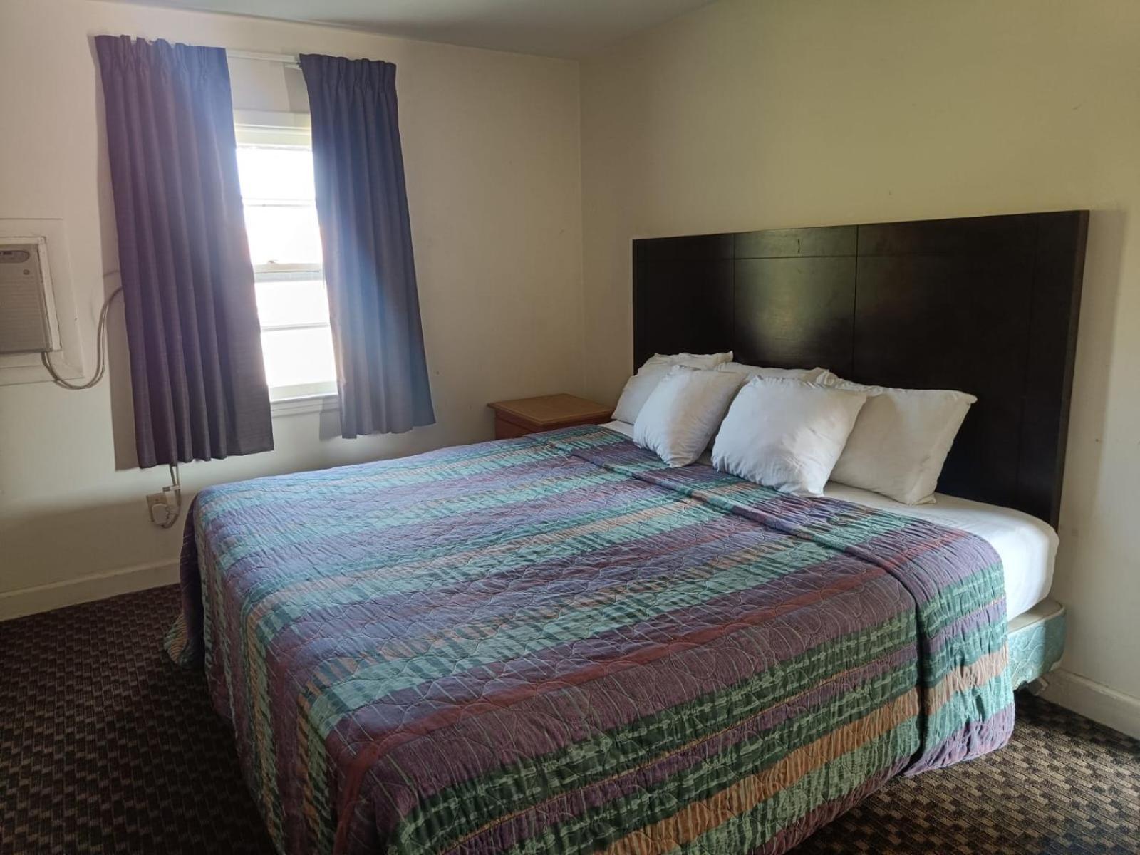 Town & Country Inn 锡康克 外观 照片