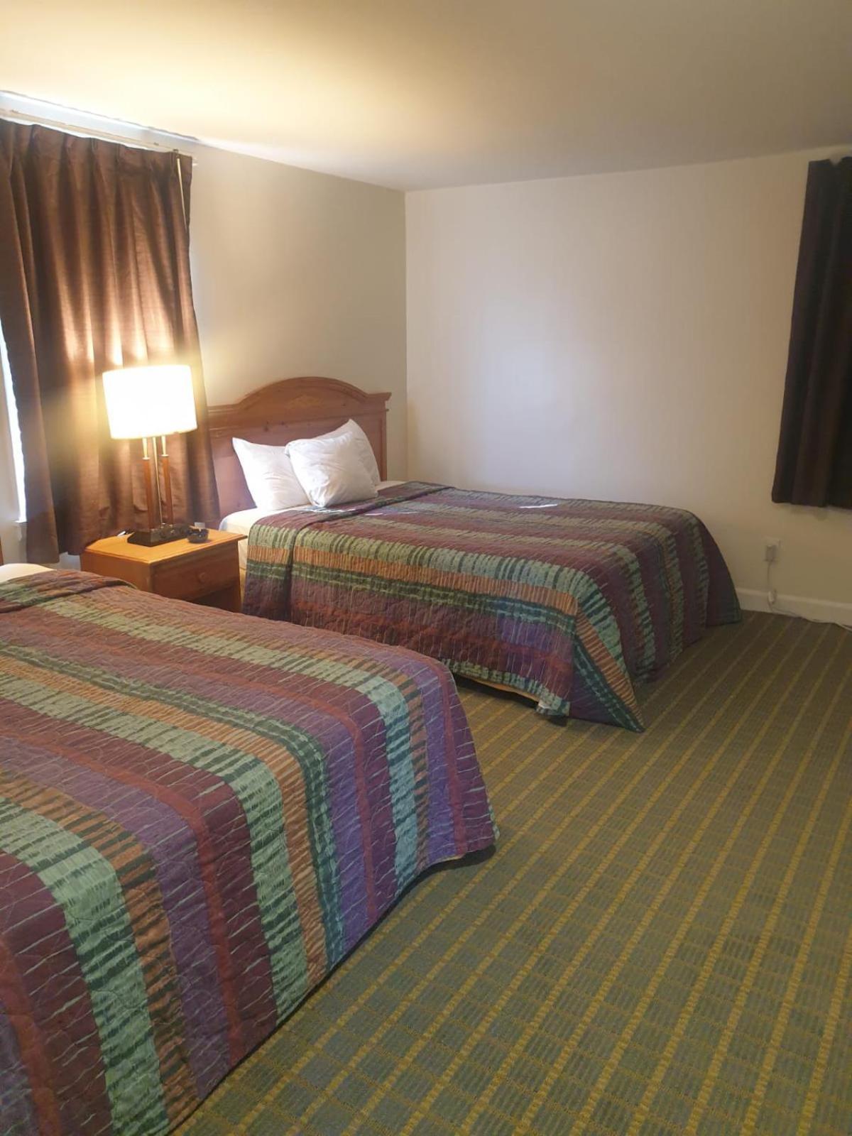 Town & Country Inn 锡康克 外观 照片